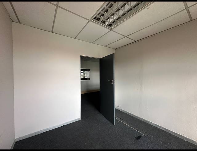130M² OFFICE TO LET IN HIGHVELD BUSINESS PARK